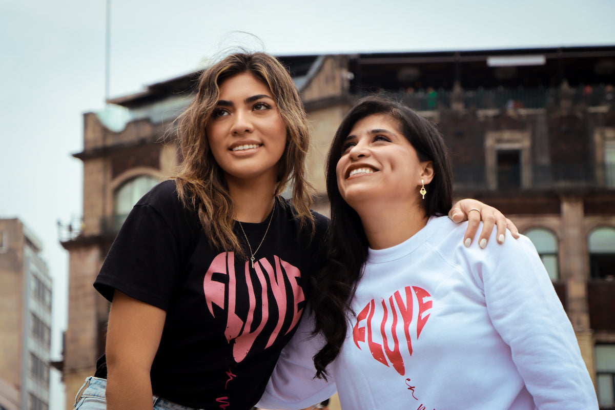 Camiseta "Fluye en mi" Negro, one side