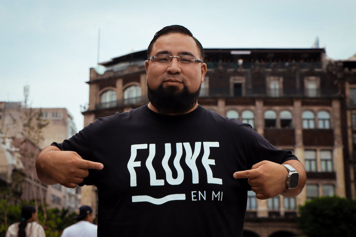 Camiseta para hombre "Fluye en mi" negro, ambos lados