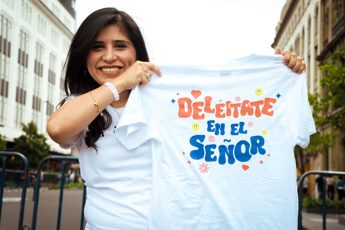 Camiseta "Deleitate en el Senor" - Blanco, ambos lados